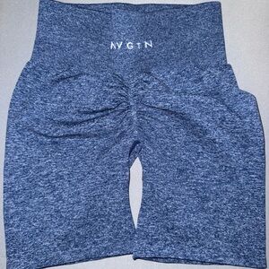 NVGTN SHORTS
•Scrunch butt
•size small
•dark blue color